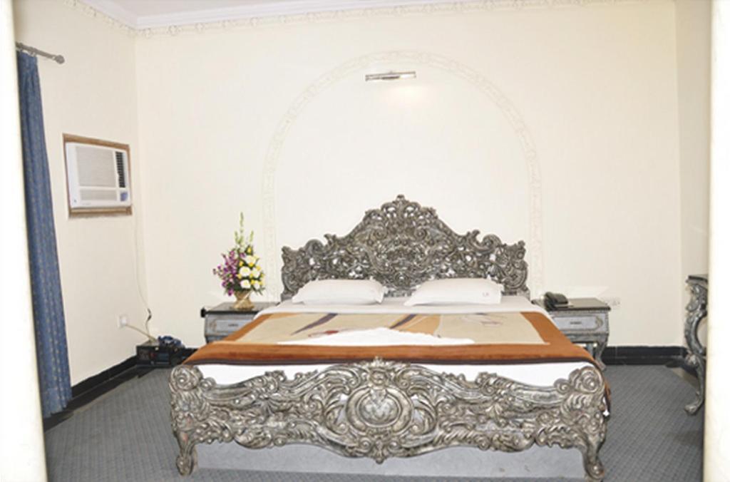 Hotel Ivory Palace Дели Экстерьер фото