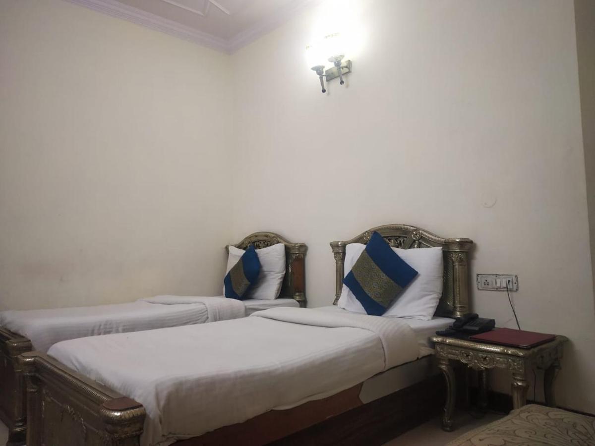 Hotel Ivory Palace Дели Экстерьер фото